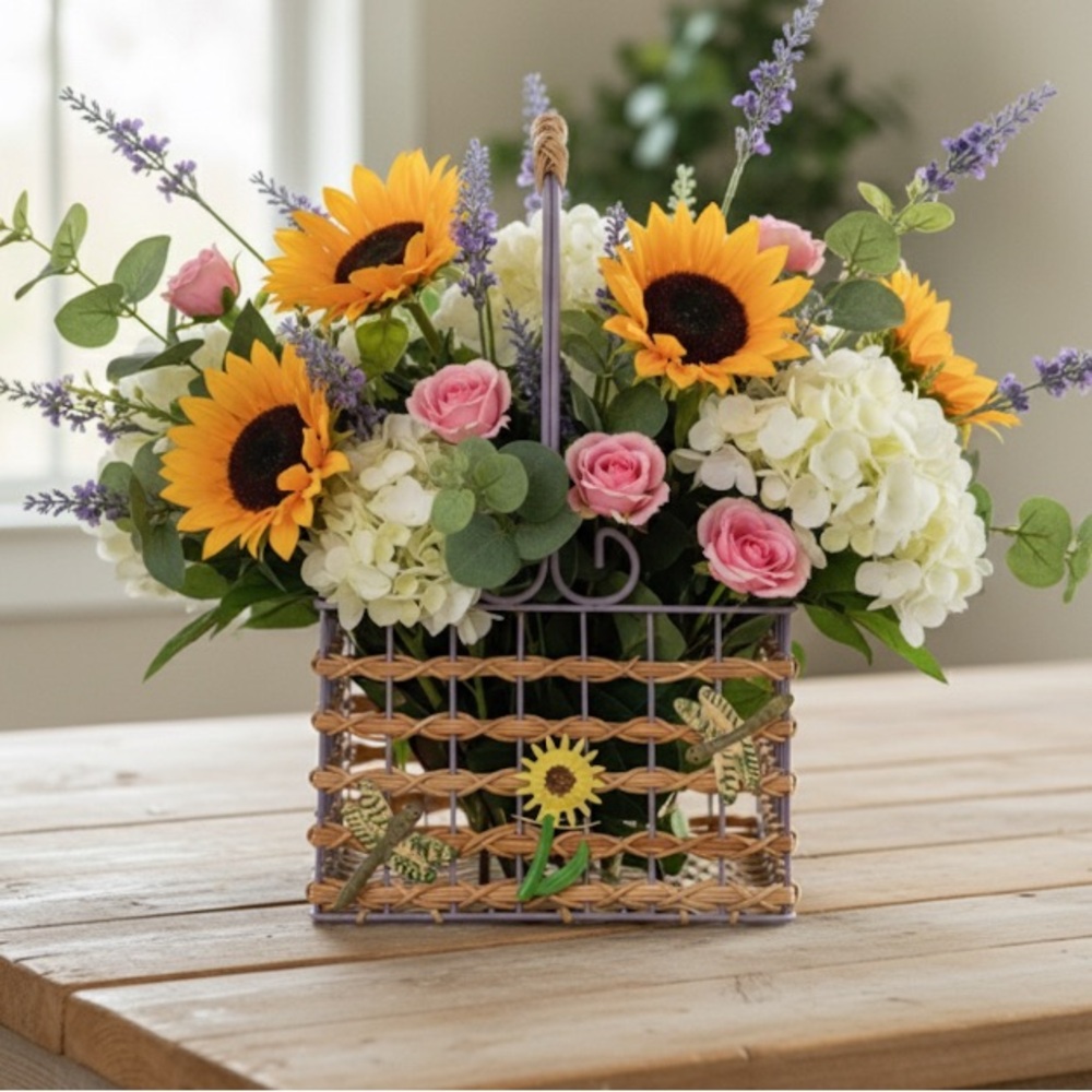 Rattan lilac steel small daisy & dragonfly basket